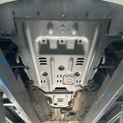 Perlindungan Mesin Alfa Romeo Giulia dengan Plat Skid Alloy Magnesium Aluminium Hitam