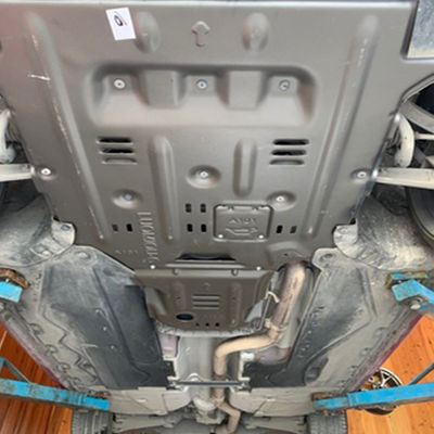 Perlindungan Mesin Alfa Romeo Giulia dengan Plat Skid Alloy Magnesium Aluminium Hitam