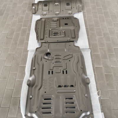 Mercedes-Benz G500 4x4 Aksesoris Kendaraan Skid Plates Chassis Perlindungan Cat Hitam