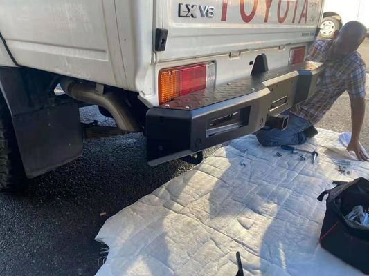 Toyota LC79 Baumper Belakang Dengan Pengangkut Ban Jerrycan Holder Winch Bull Bar Baumper Depan