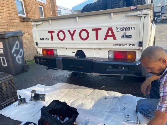 Toyota LC79 Baumper Belakang Dengan Pengangkut Ban Jerrycan Holder Winch Bull Bar Baumper Depan