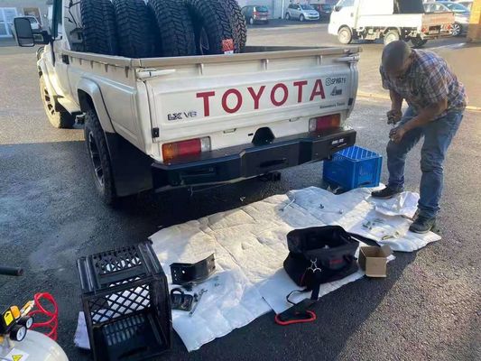 Toyota LC79 Baumper Belakang Dengan Pengangkut Ban Jerrycan Holder Winch Bull Bar Baumper Depan
