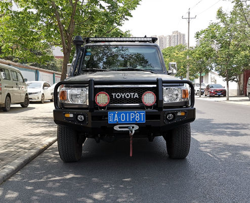Toyota LC79 yang dilapisi bubuk Bumper Bumper belakang dengan winch Bumper depan dan ban carrier