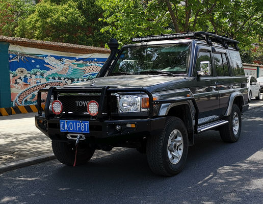 Toyota LC79 yang dilapisi bubuk Bumper Bumper belakang dengan winch Bumper depan dan ban carrier