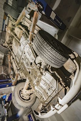 High- 4 Runner Skid Plate untuk Toyota LC 100 Pemasangan sederhana pada lubang mobil asli