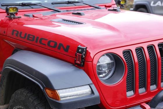 Tingkatkan Kinerja Off-Road Jeep Wrangler JK 07 Anda dengan Black Red Hood Latch Kit