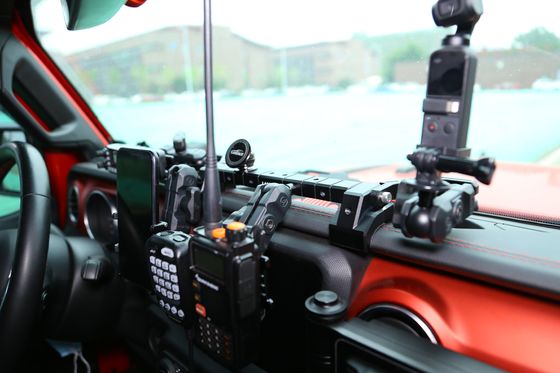 Proses CNC Mesin Alloy Aluminium Center Console Bracket Gopro Holder untuk Jeep Wrangler