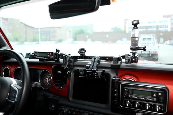 Proses CNC Mesin Alloy Aluminium Center Console Bracket Gopro Holder untuk Jeep Wrangler