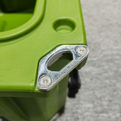 Penyimpanan Stik/Spoon yang Nyaman di Rak Atap Mobil dengan Kotak Alat Berat