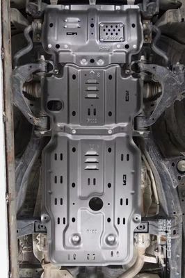 Fungsi Perlindungan Tundra Bagian Bawah Tutup Mesin Bagian Bawah Chassis Board Guard untuk 18Toyota