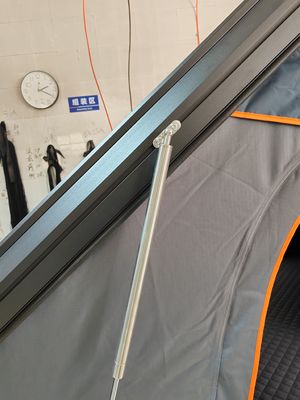 Satu Kamar Tidur 4-5 Orang Mobil Atap Tenda Atas Dengan Tangga Sisi Universal Waterproof 2,1m