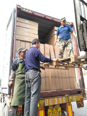 Custom Logo Hitam Lipat Hitch-mounted Keranjang-gaya Cargo Carrier untuk tugas berat